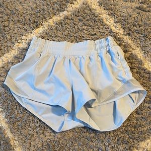 lululemon hotty hot 2.5 shorts
